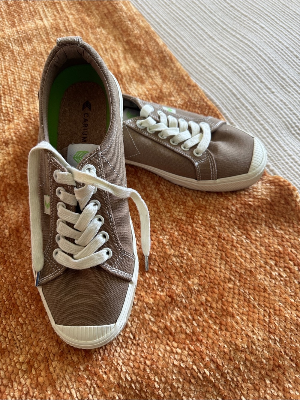 Cariuma Taupe Canvas Low-Top Sneakers with White Laces and Green Insole